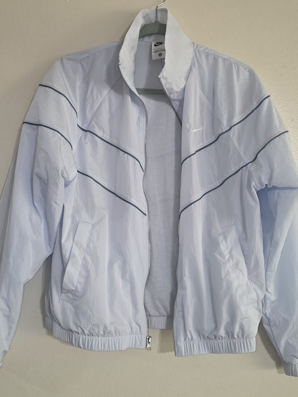 Nike Windrunner Women'Small Loose UV Woven Full-Zip Jacket White & Blue Small